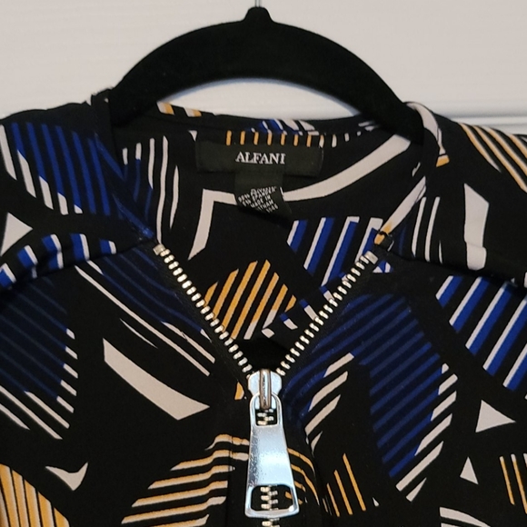 Geometric-patterned Blouse. Multicolored - Picture 2 of 5